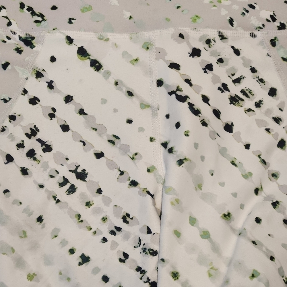 Fabletics High-Waisted Statement PowerHold Legging White Splash Print Medium - Picture 10 of 11